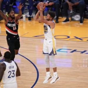 乐鱼网址-侧翼防线被对手捅成蚂蜂窝 勇士面临棘手防守难题