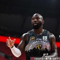 乐鱼网址-还得我撑着！琼斯39分钟26中8&amp;14罚11中砍29分17板10助 正负值+1